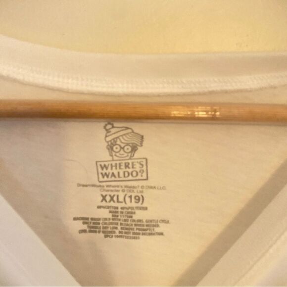 Where’s Waldo vneck shirt sleeve stand out in the crowd XXL - Picture 2 of 6